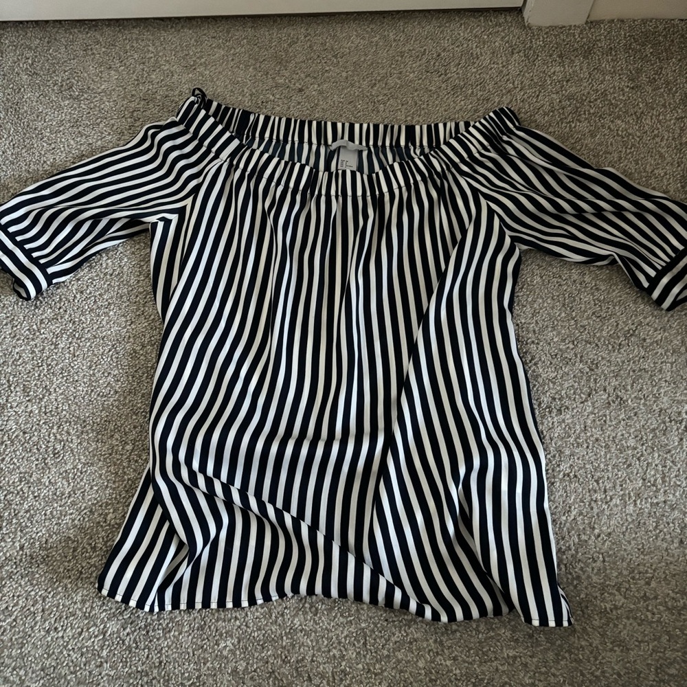 Flowy H&M Off the Sholders  Top